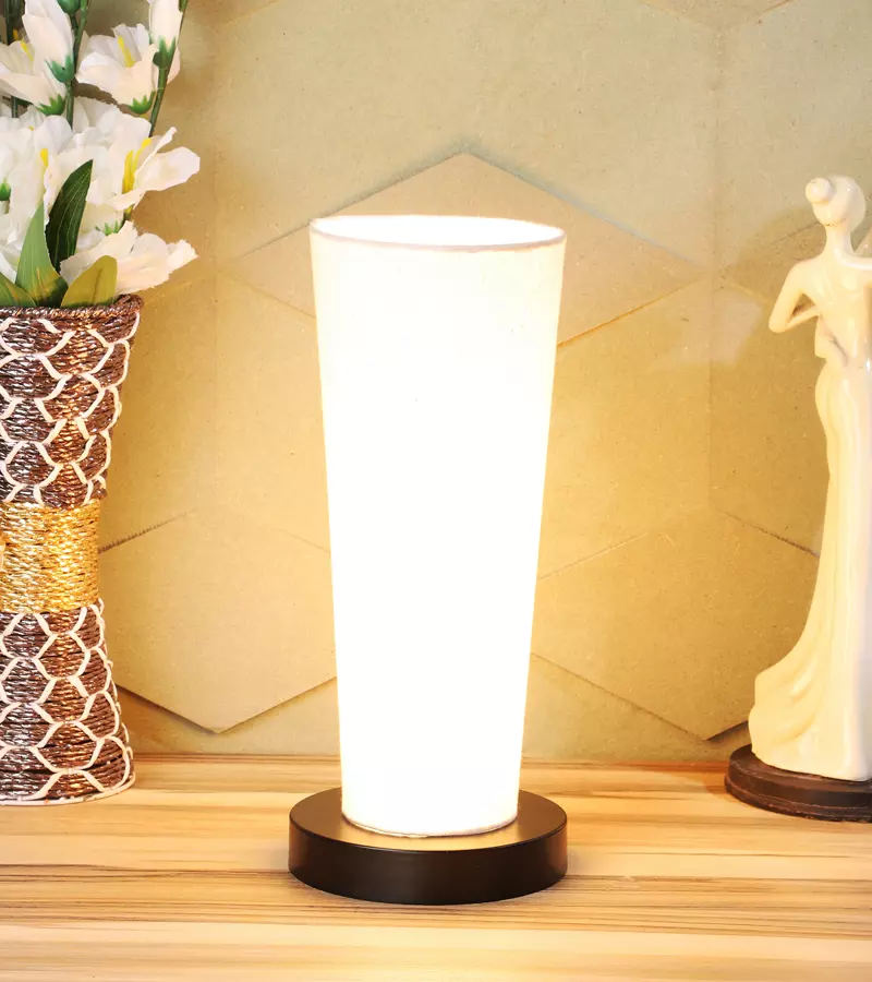 Tucasa NTU-193 B-22 Table Lamp with Wood Base (Beige)