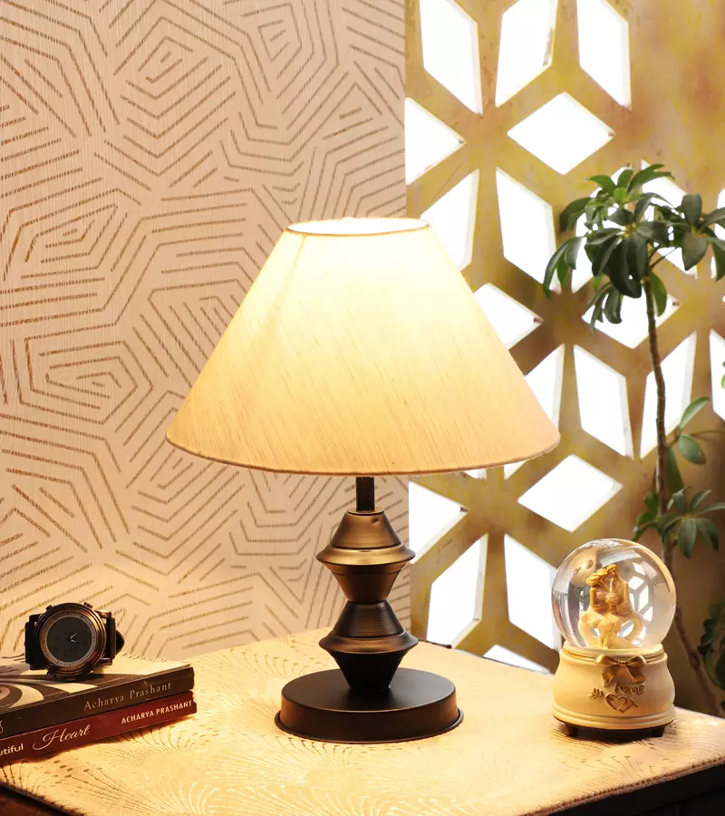 Tucasa NTU-275 B-22 Table Lamp with Metal Base (Beige)