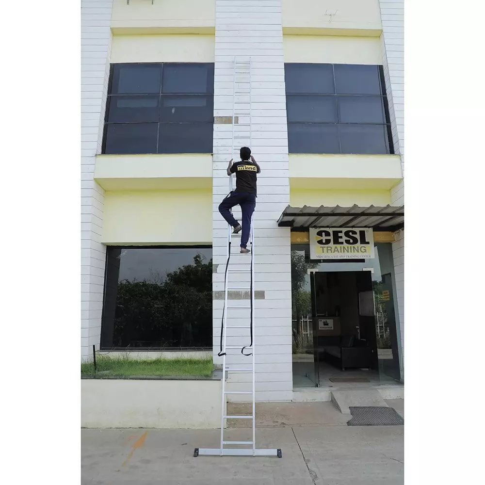 aardwolf-quickfit-33-step-3x11-triple-single-extension-ladder-aluminium-silver-150-kg-load-capacity-27-ft-triple-10-ft-single-82-m-triple-304-m-single-height-extended-for-commercial-industrial-use-aqt-404