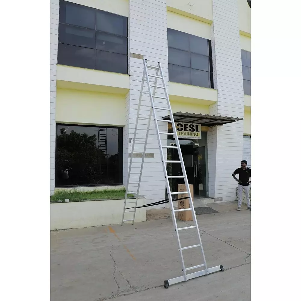 aardwolf-quickfit-30-step-2x15-triple-single-extension-ladder-aluminium-silver-150-kg-load-capacity-23-ft-triple-13-ft-single-7-m-triple-396-m-single-height-extended-for-commercial-industrial-use-aqt-312