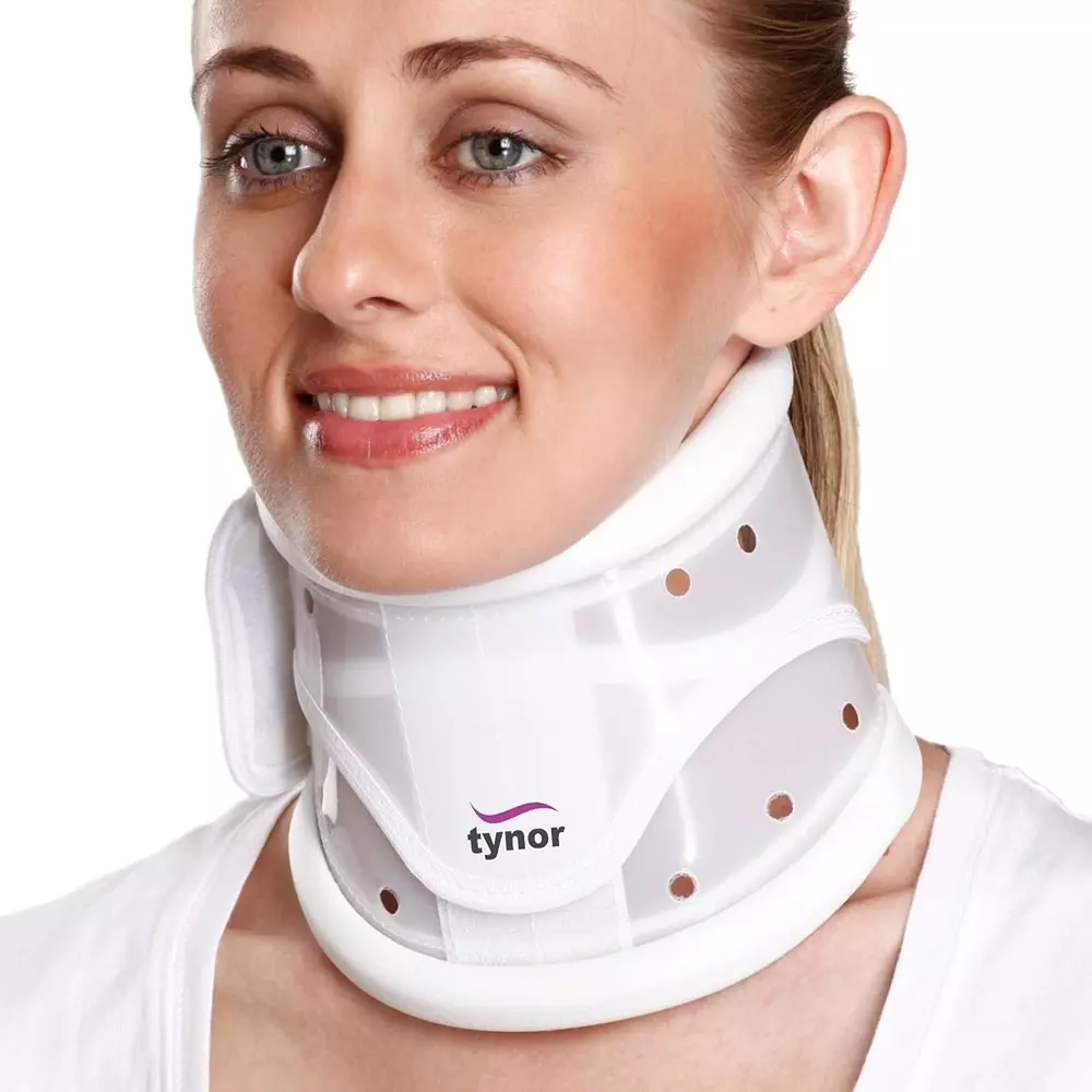 Tynor Cervical Collar White Medium Size, TA05986