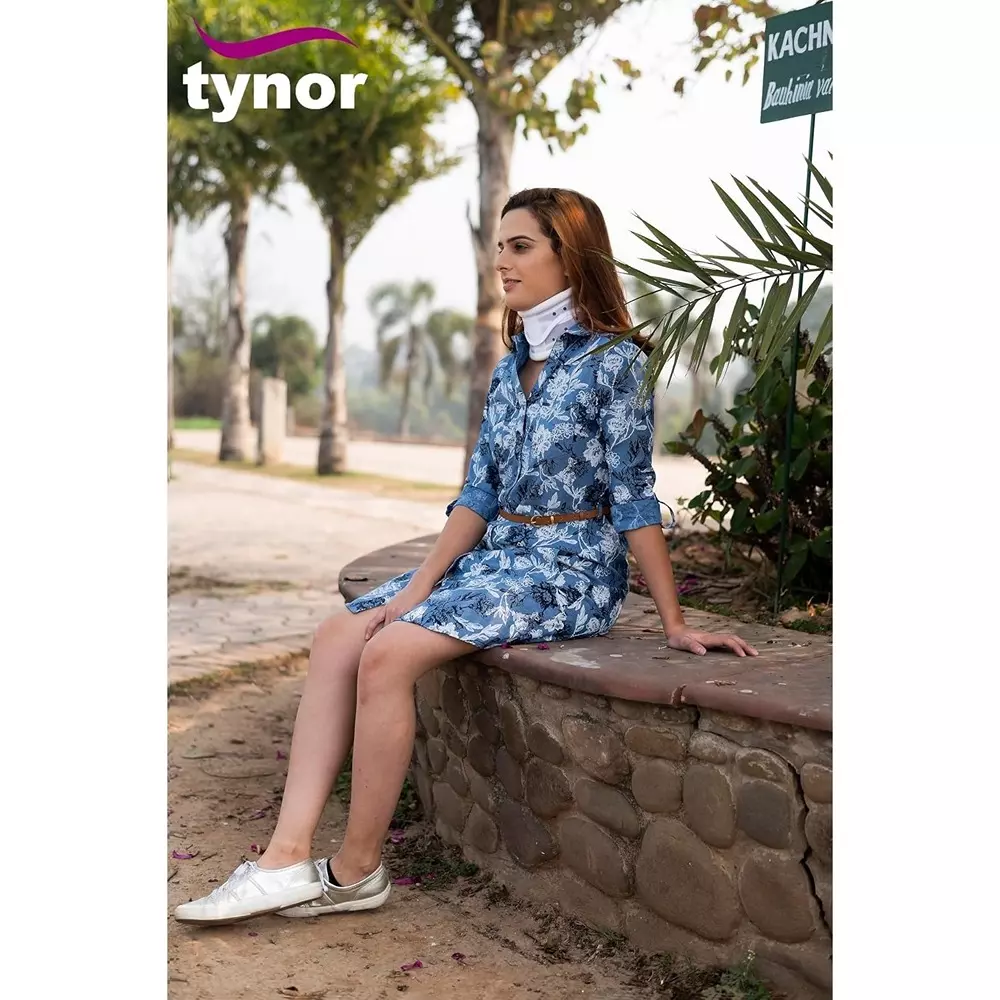 Tynor Cervical Collar White Medium Size, TA05986