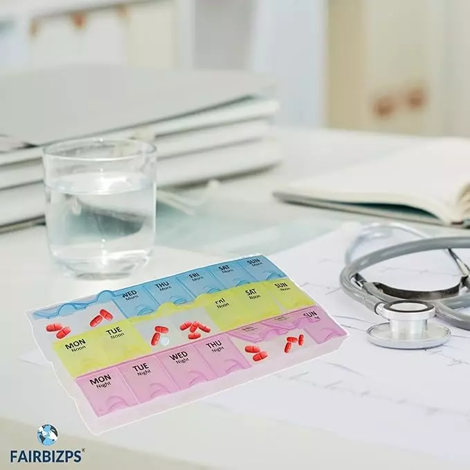 FAIRBIZPS Pill Medicine Organizer Reminder Storage Box 28 Days or 4 Week Design Plastic Body, 14PILL