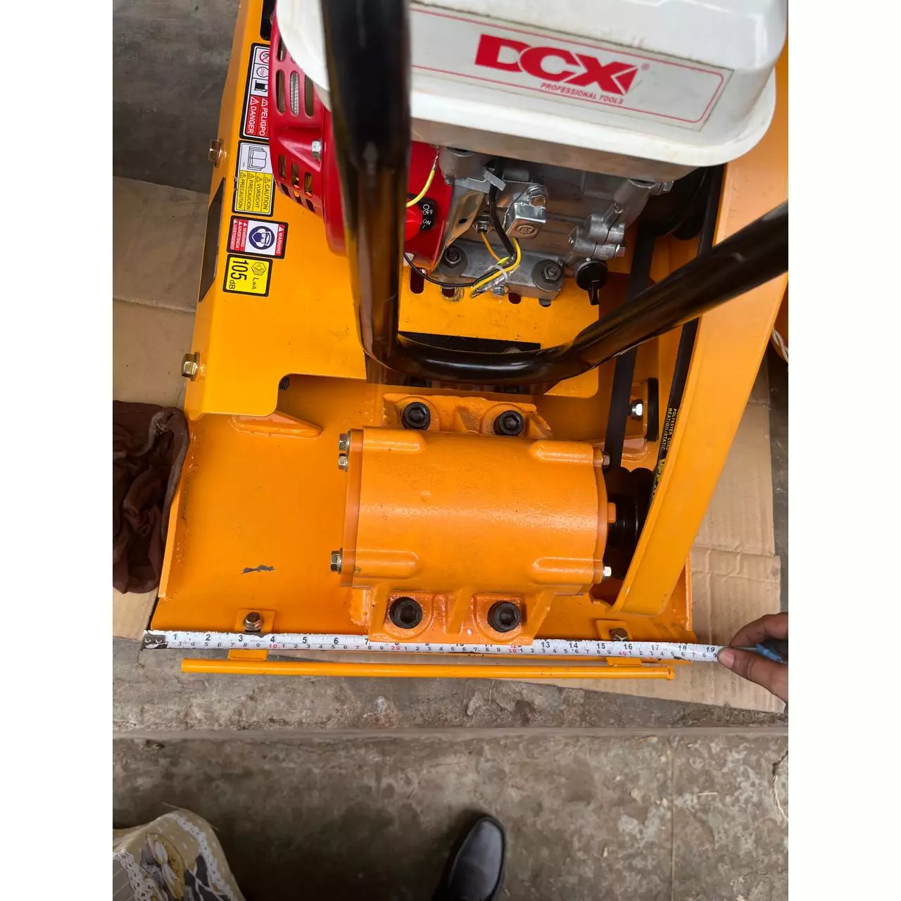 saco-pro-4-ton-plate-compactor-machine-with-imported-petrol-engine-55-hp-motor-power-and-15-kn-centrifugal-force