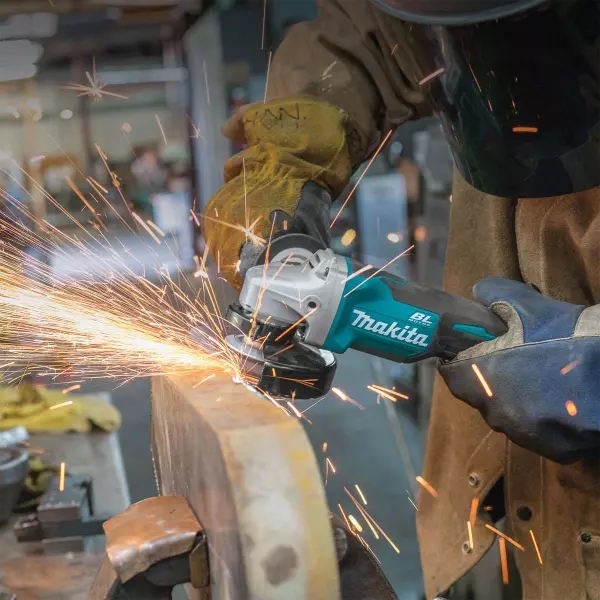Makita Cordless Angle Grinder 18 V LXT Li-Ion with 125 mm Wheel Diameter and 8500 RPM With Blade & Accessories, DGA505Z