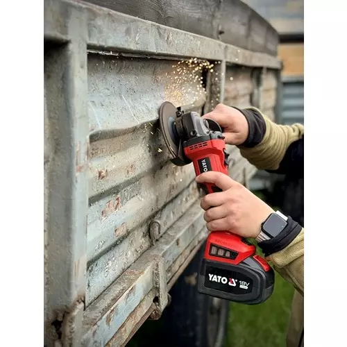 yato-18-v-dc-cordless-angle-grinder-3000-8500-rpm-no-load-speed-and-125-mm-wheel-size-yt-8282995-without-blade-with-battery-charger