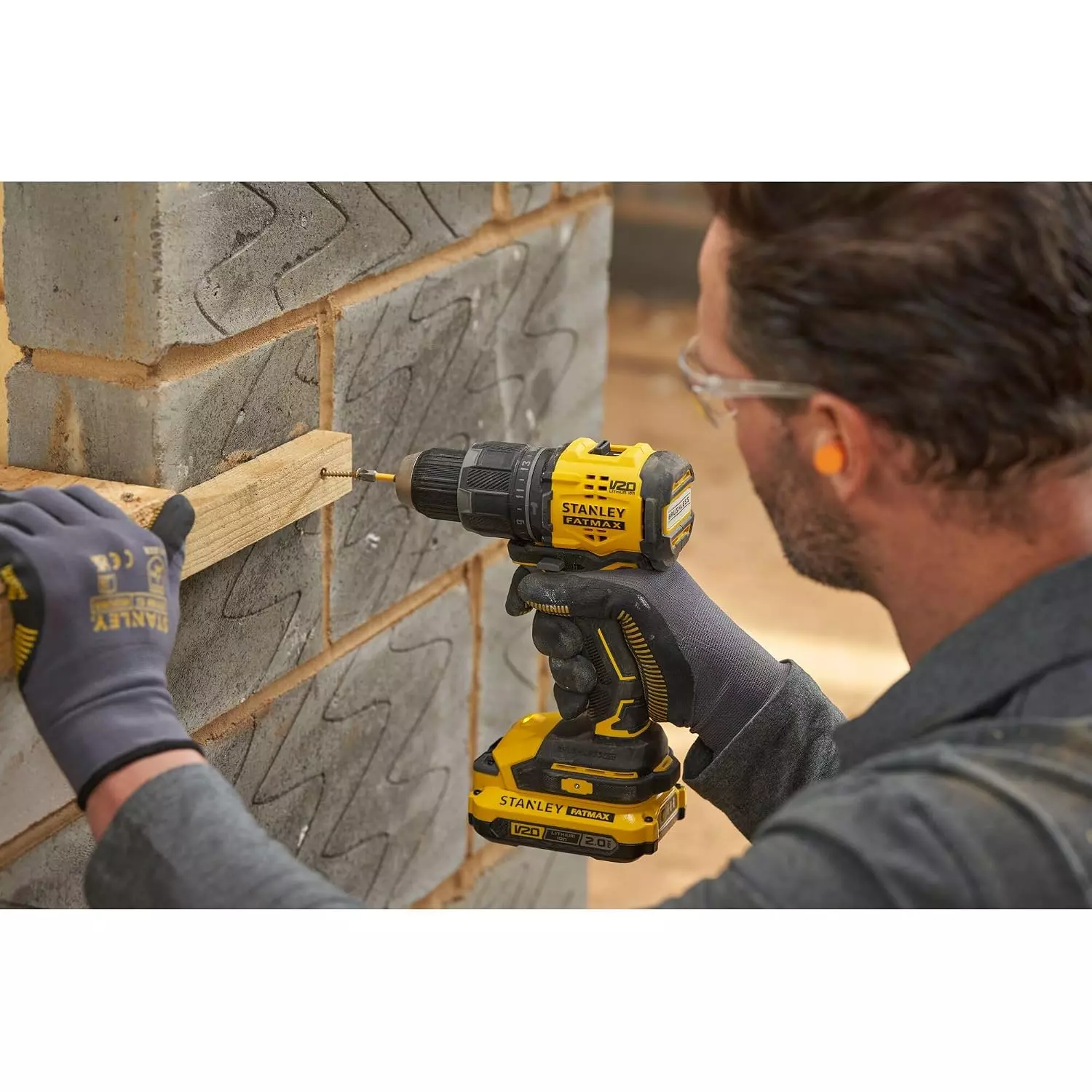 stanley-cordless-hammer-drill-driver-20-v-13-mm-chuck-0-1900-rpm-speed-65-nm-max-torque-sbd716-b1