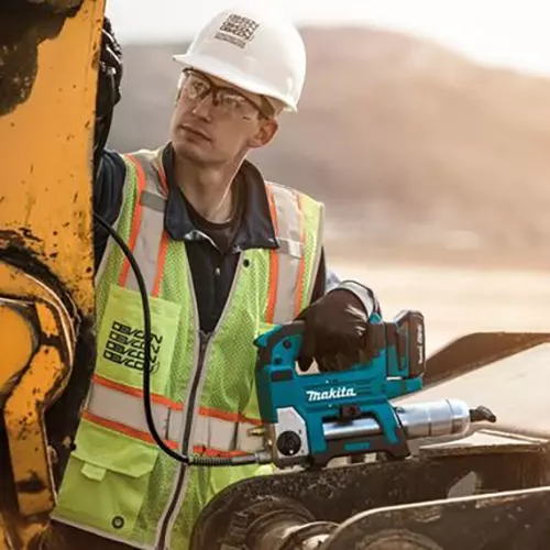 Makita Cordless Grease Gun 18 V LXT Li-Ion 10,000 PSI Maximum Pressure and 290 ml/min Max. Flow Rate, XPG01Z (Without Battery & Charger)