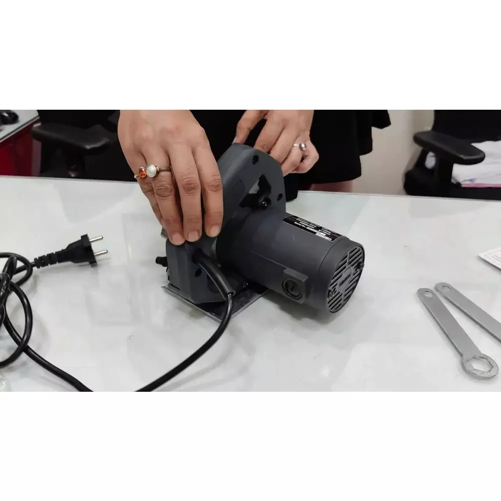 eastman-1300-w-marble-cutter-4-inch-100-mm-blade-diameter-and-12000-rpm-no-load-speed-emc-110pi-without-cutting-blade