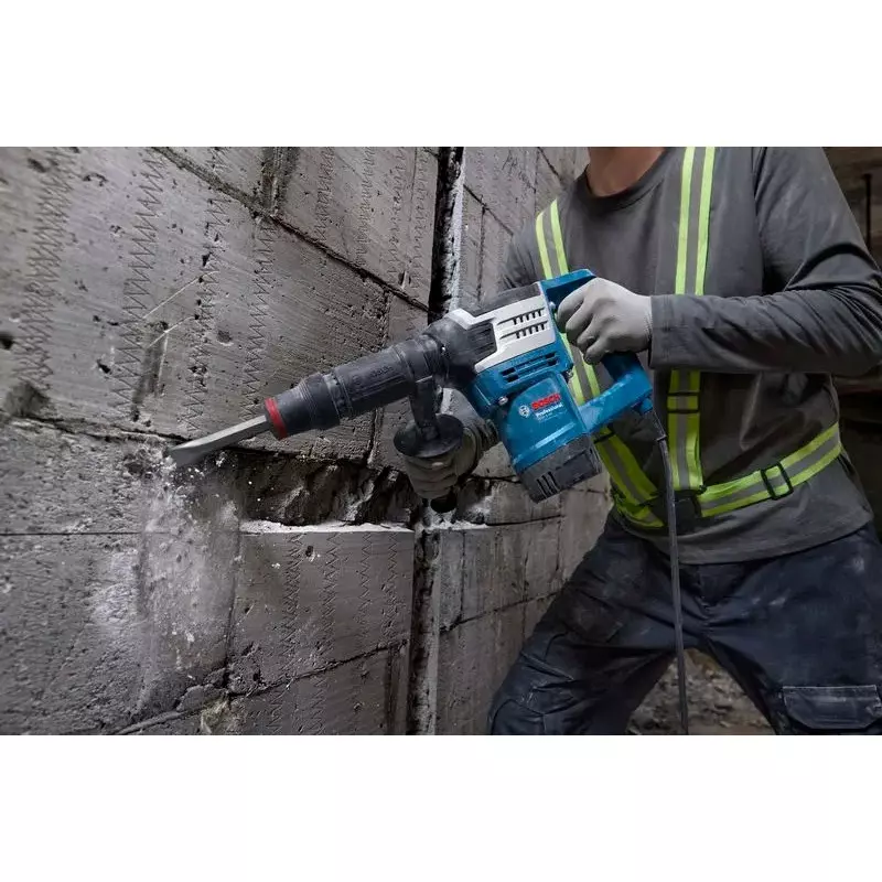 bosch-1100-w-demolition-hammer-2610-3190-bpm-rate-and-78-j-impact-energy-06113388f1-with-chisel