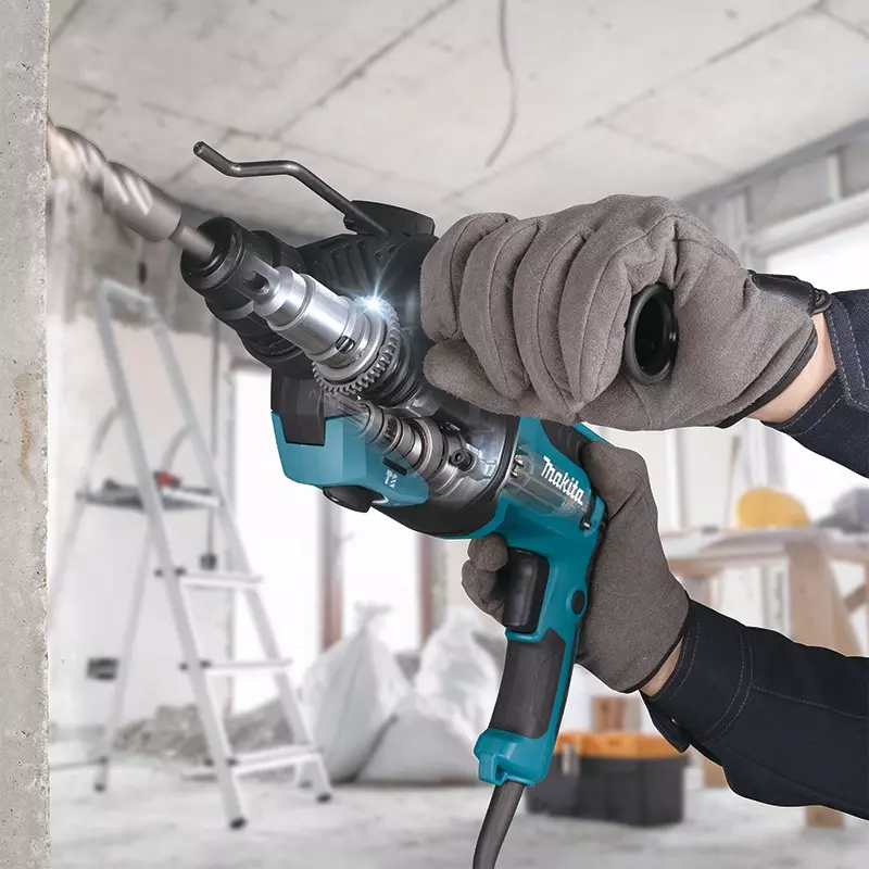 Makita Combination Hammer with SDS Plus Shank and 26 mm Drilling Capacity in Concrete with TCT Bit, HR2670 (Accessories Included)