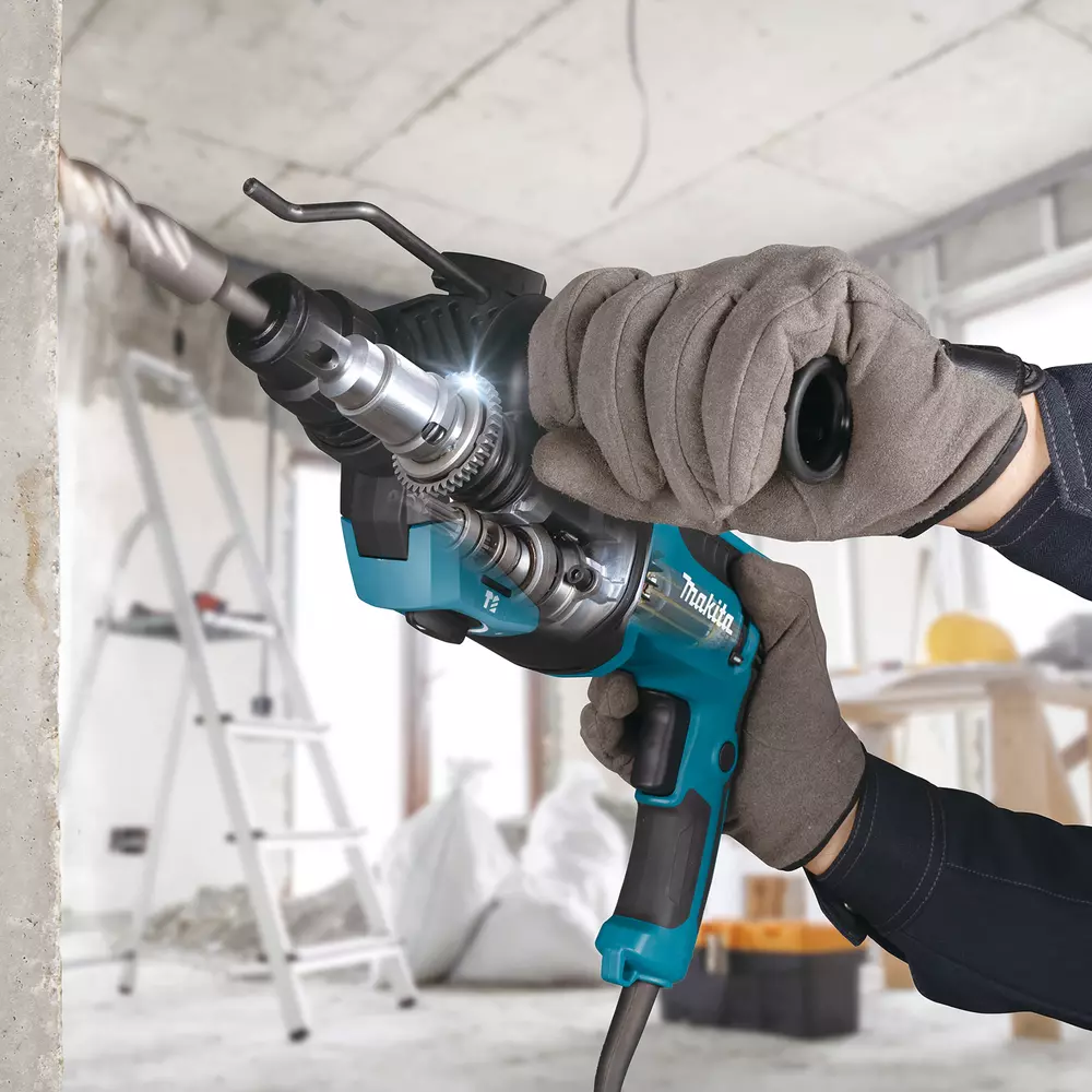Makita Combination Hammer with 3.0 J, 800 W, SDS-Plus Chuck and 26 mm Drilling Capacity, HR2670FT (Without Drill Bit)