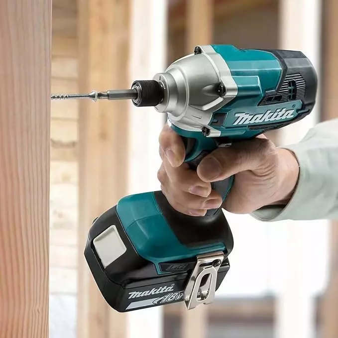 Makita Cordless Impact Driver 18 V LXT Li-Ion 155 Nm Maximum Fastening Torque and 3000 IPM Impact Rate, DTD156RFE (With Battery & Charger)