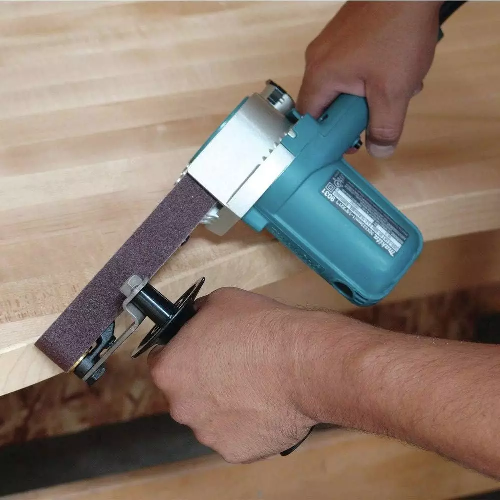 Makita Belt Sander 30 x 533 mm Belt Size and 200 – 1000 m/min Belt Speed with Accessories, 9031