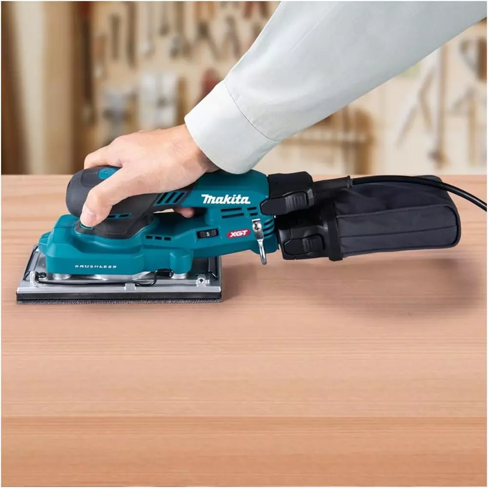 Makita Cordless Orbital Sander 40 V Max Li-ion XGT, 200 W, 6000-12000 OPM and 2.0 mm Orbital Diameter, BO007CGZ (Without Battery & Charger)