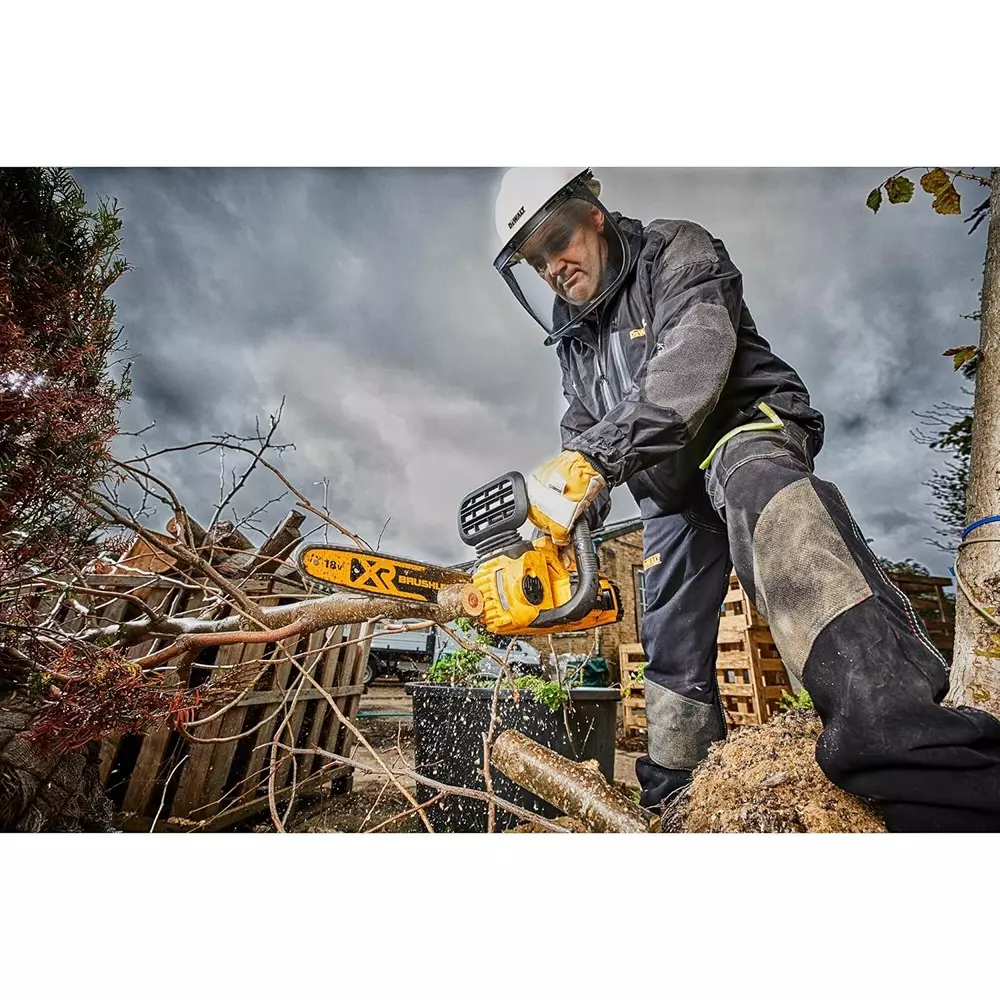 blackdecker-18v-compact-chainsaw-bare30cm