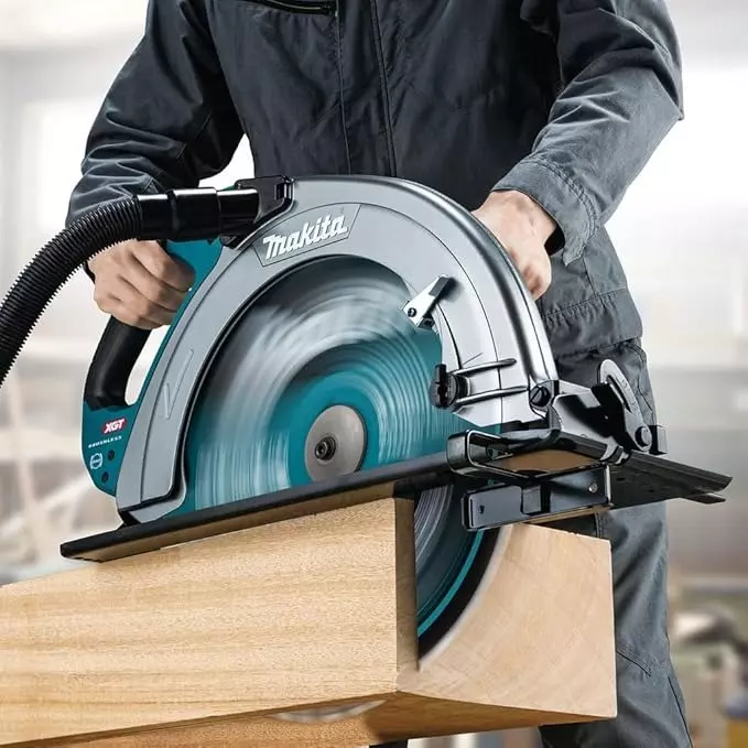 Makita Cordless Circular Saw 40 V Max Li-ion XGT Soft Start 2100 RPM and 415 mm Blade Diameter, HS013GZ (Without Battery & Charger)