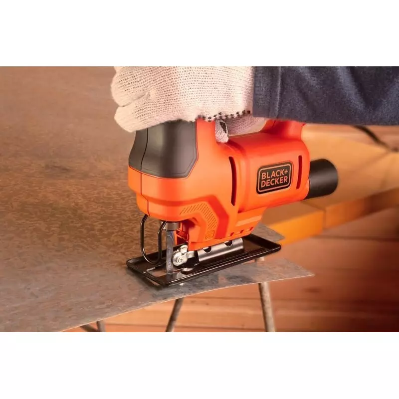 blackdecker-400-w-jigsaw-240-v-3000-rpm-variable-speed-and-15-cm-blade-length-bes603-in-with-cutting-blade