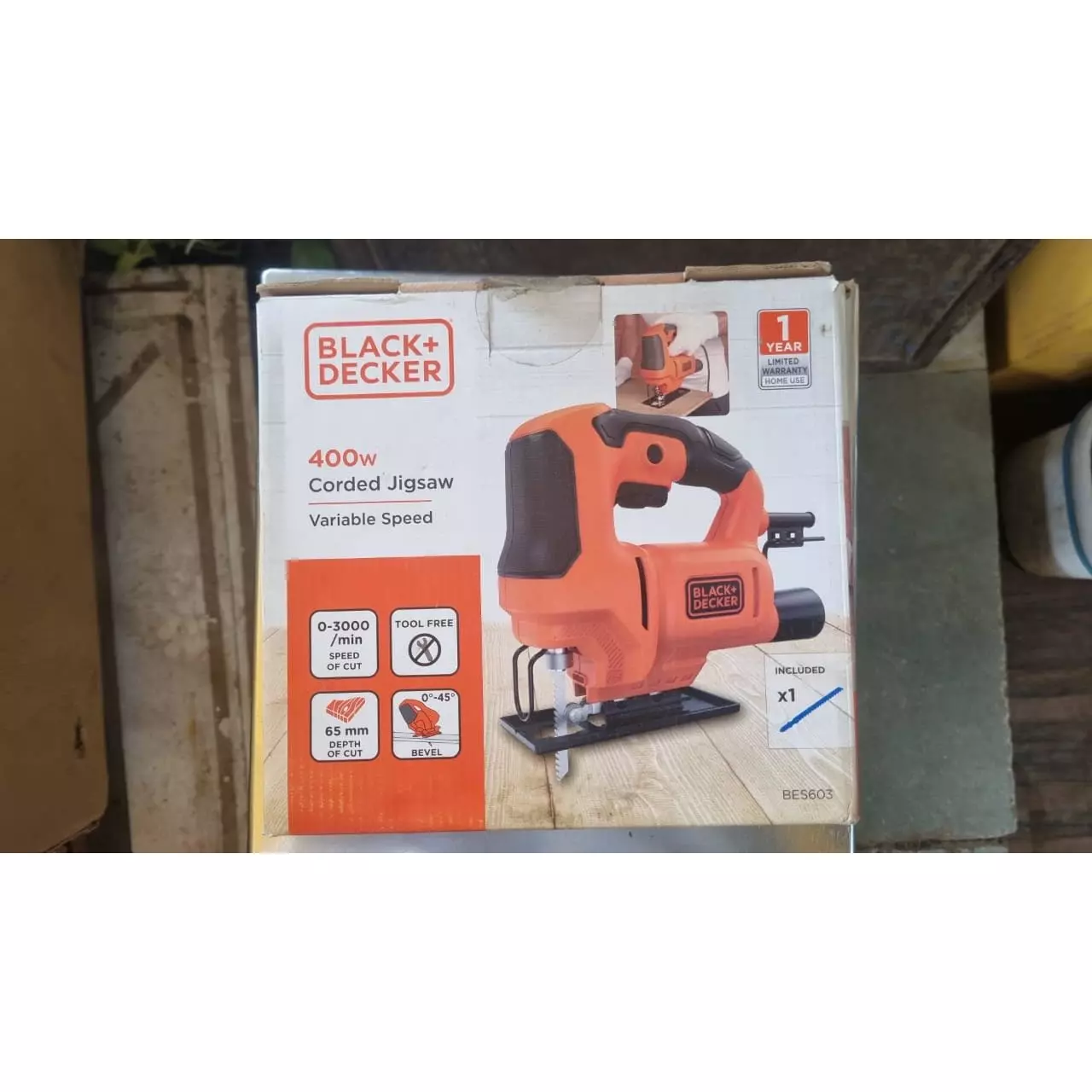 blackdecker-400-w-jigsaw-240-v-3000-rpm-variable-speed-and-15-cm-blade-length-bes603-in-with-cutting-blade