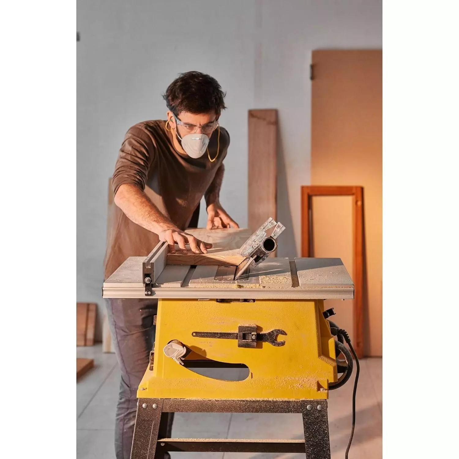 stanley-table-saw-with-frame-4900-rpm-2000-w-254-mm-blade-length-sst2001-in