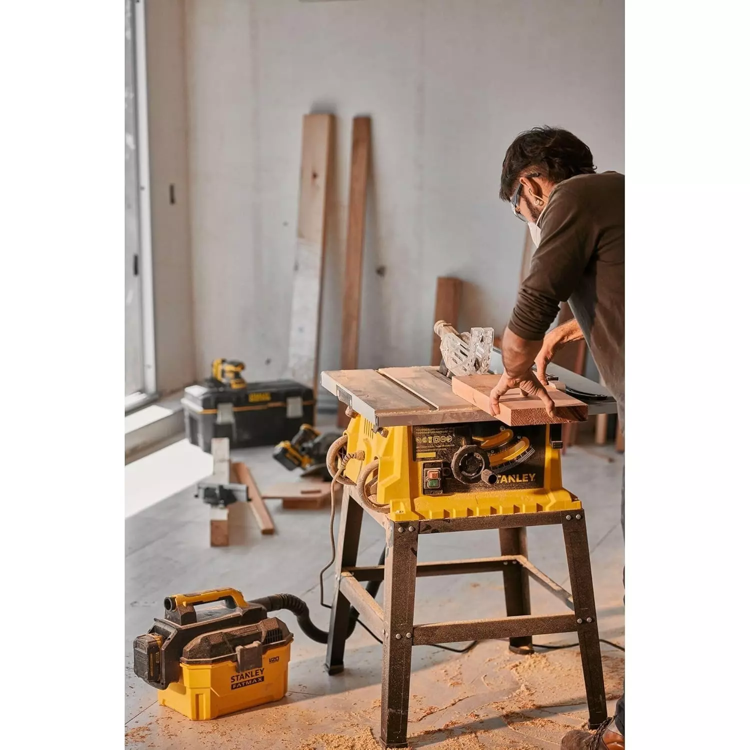 stanley-table-saw-with-frame-4900-rpm-2000-w-254-mm-blade-length-sst2001-in