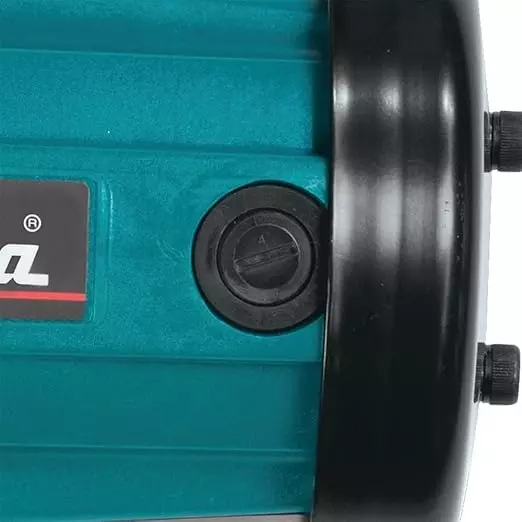 Makita Impact Wrench 850 W Power and 1600 IPM Impact Rate with Accessories, 6906