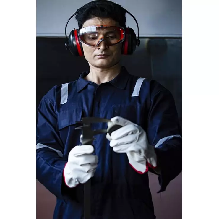 venus-n-550-earmuff-29-db-nrr-and-32-db-snr-adjustable-cushioned-abs-plastic-black-red-free-size-120620201