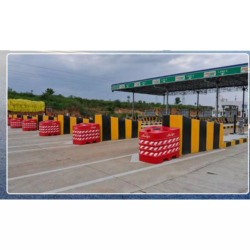 swift-road-safety-bullnose-barricade-red-1200-x-1370-x-1000-mm-rsbn-121310