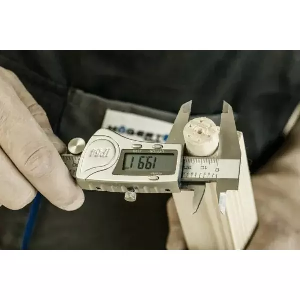 hogert-technik-digital-caliper-0-155-mm-measurement-range-and-001-mm-resolution-ht4m274