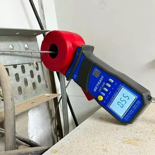 metravi-clamp-on-groundearth-resistance-testers-with-bluetooth-jaw-32-mm-measuring-range-001--1500-cet-04b