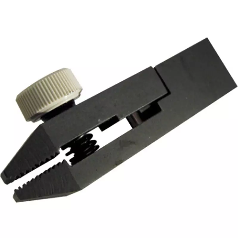 Aikoh Engineering Small Chuck 100 N Capacity M6 xP1 Female Thread Connection to Equipment, MODEL-232