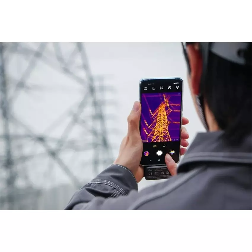 fluke-mobile-thermal-camera-25-x-19-field-of-view-700-mw-typical-power-consumption-25-hz-frame-rate-384-x-288-pixels-ir-resolution-tc03a