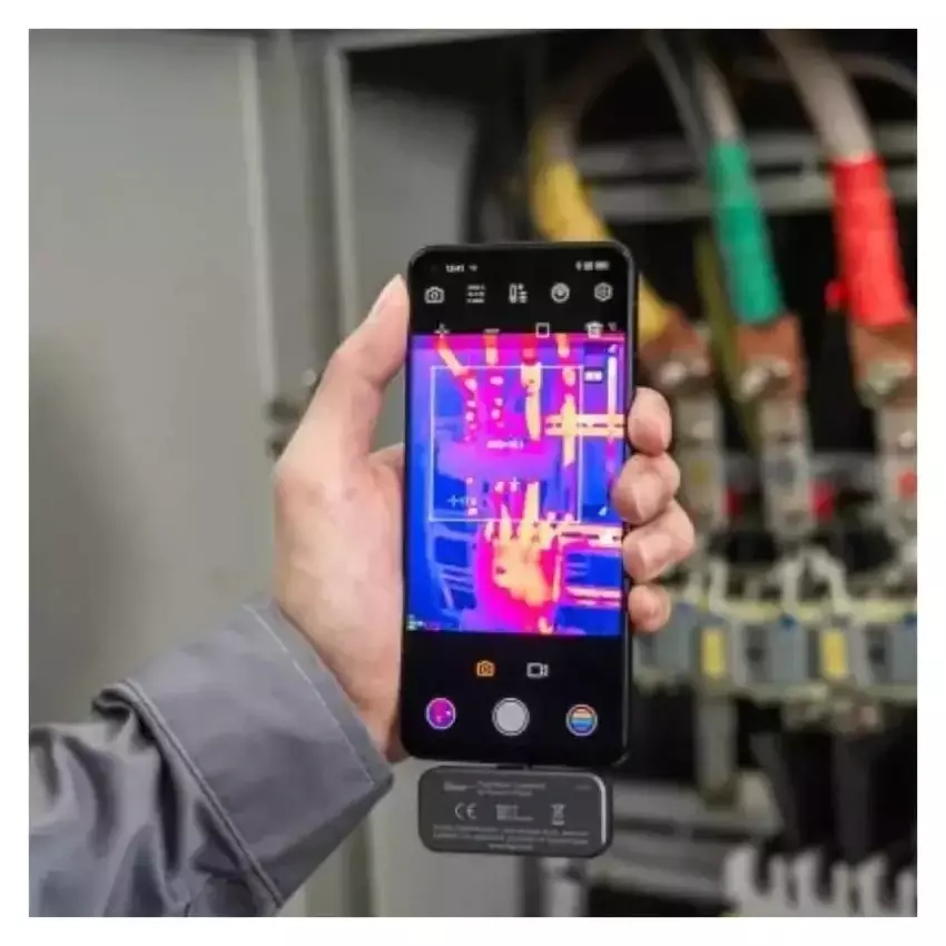 fluke-mobile-thermal-camera-56-x-42-field-of-view-350-mw-typical-power-consumption-25-hz-frame-rate-256-x-192-pixels-ir-resolution-tc01c